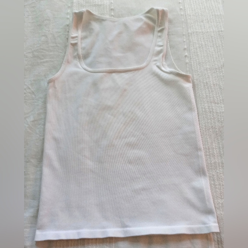 OQQ EUC Women's White Sleeveless Compression Workout Stretch Tank Top, Size L
